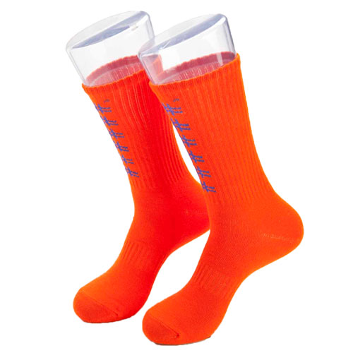 Tic Tac Toe shaped breathable air cushion sports crew socks